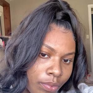 Meet your Posher, Amelia